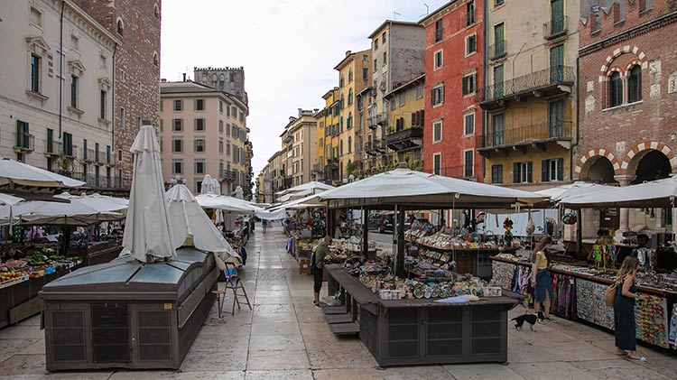 (4) Piazza delle Erbe - Markets